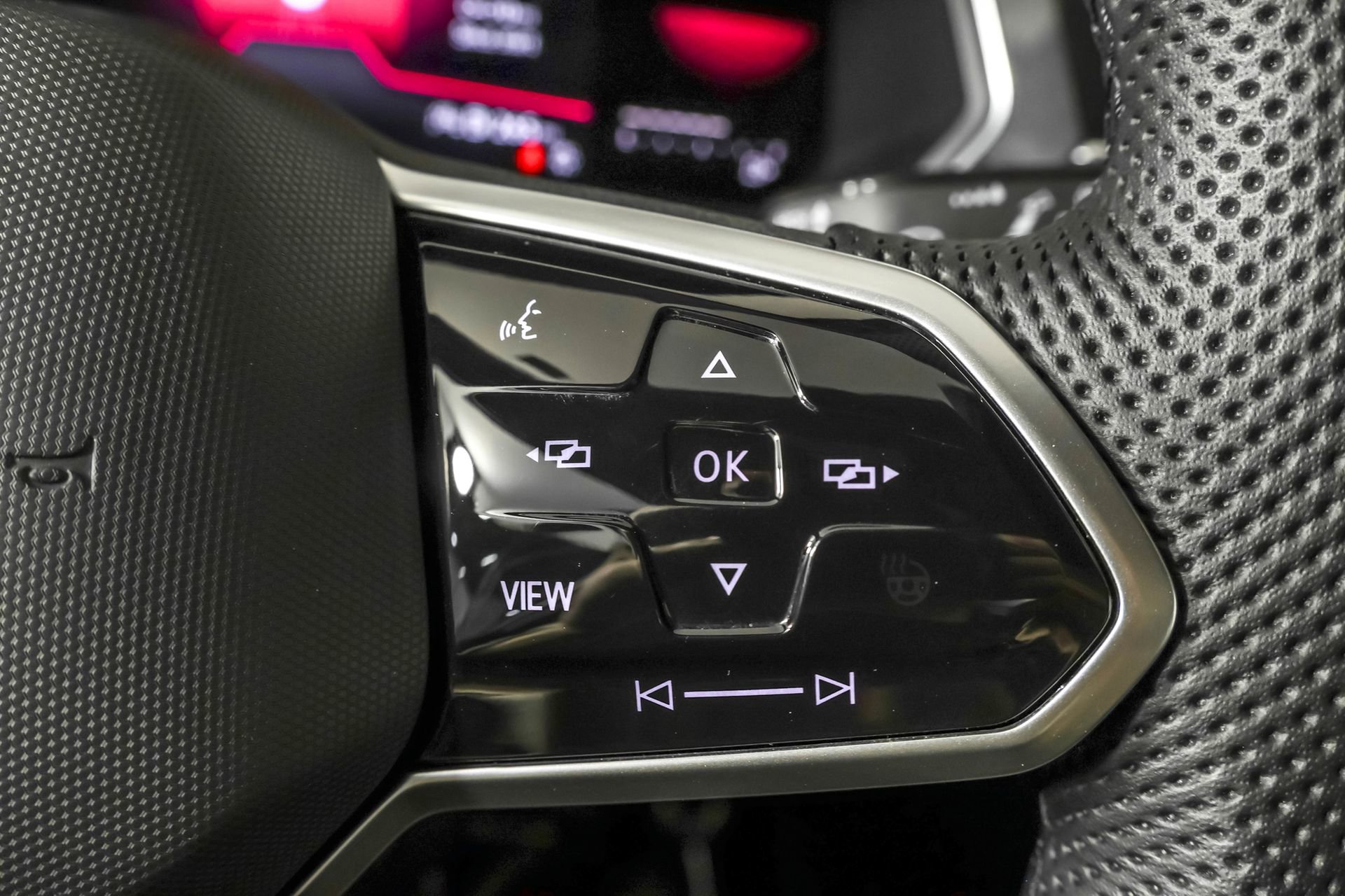 Used 2022 Volkswagen Tiguan SE R-Line image 27