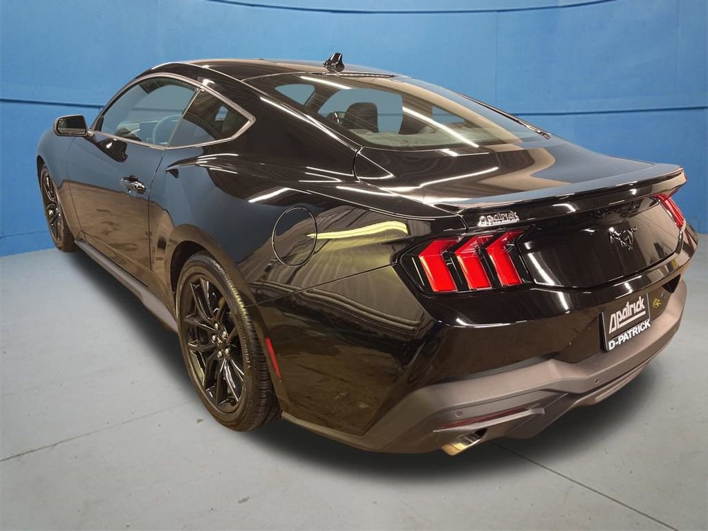 Used 2025 Ford Mustang Coupe image 6