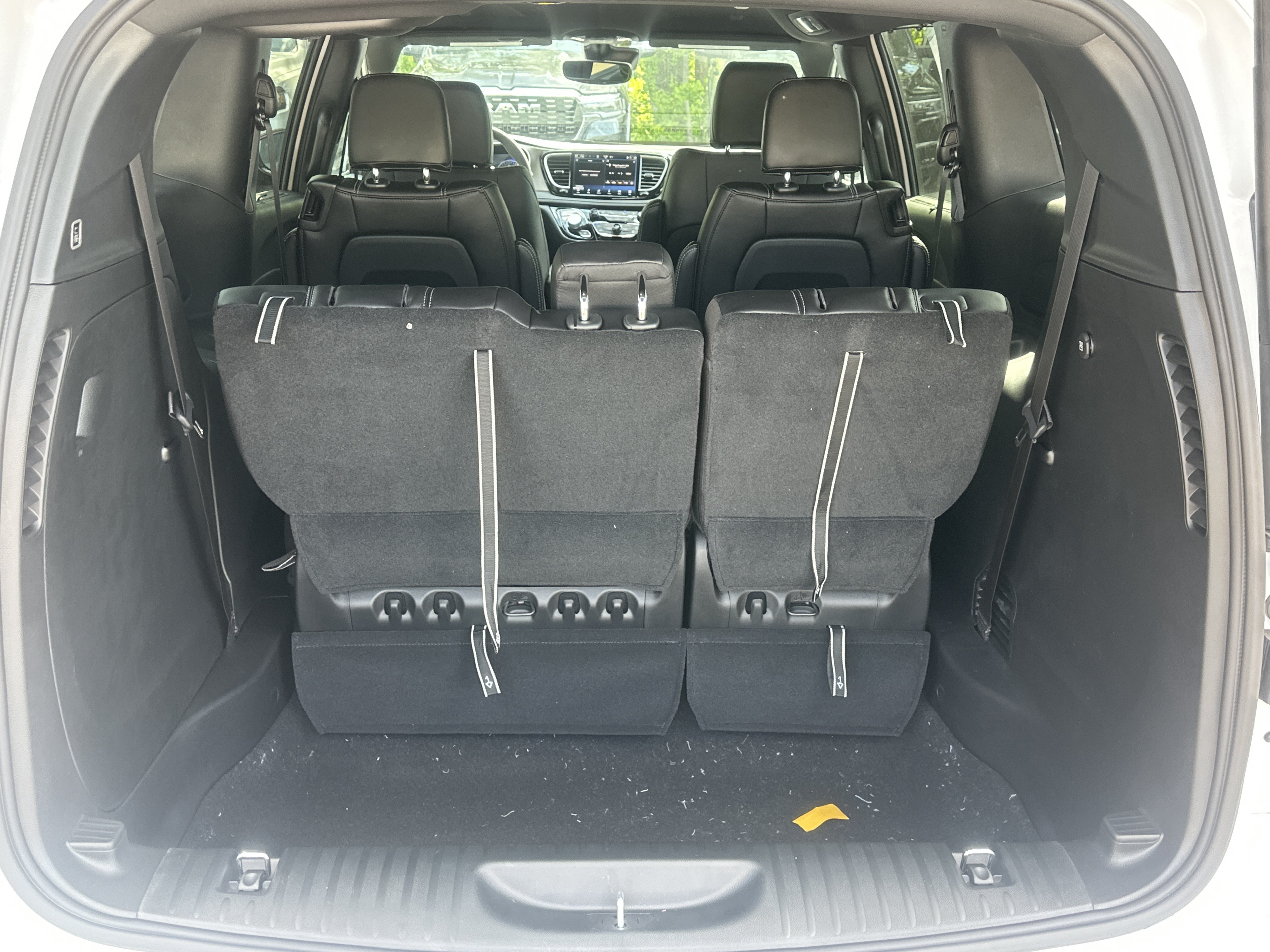 New 2027 Chrysler Pacifica Select FWD image 13
