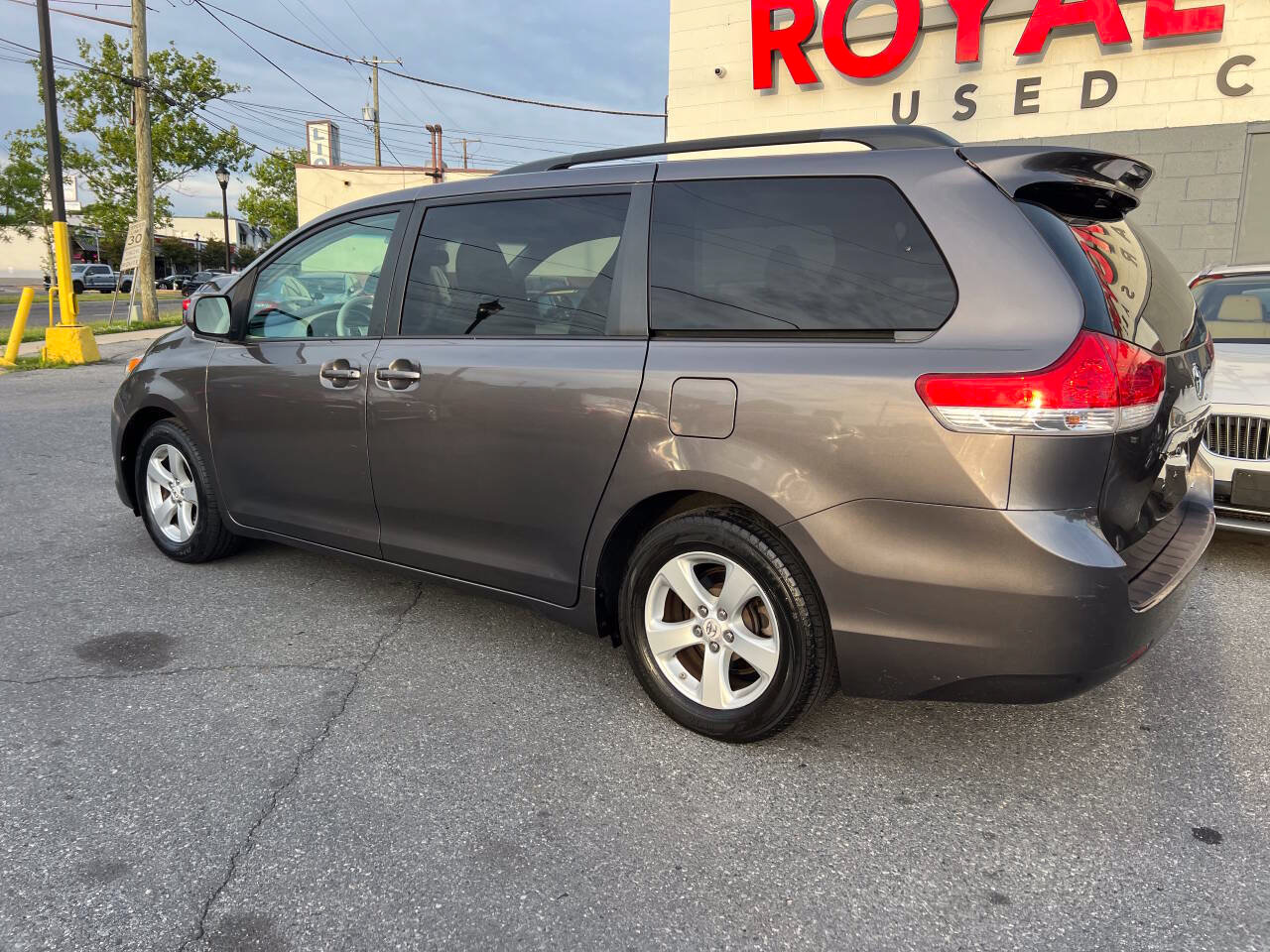 Used 2012 Toyota Sienna LE FWD image 5