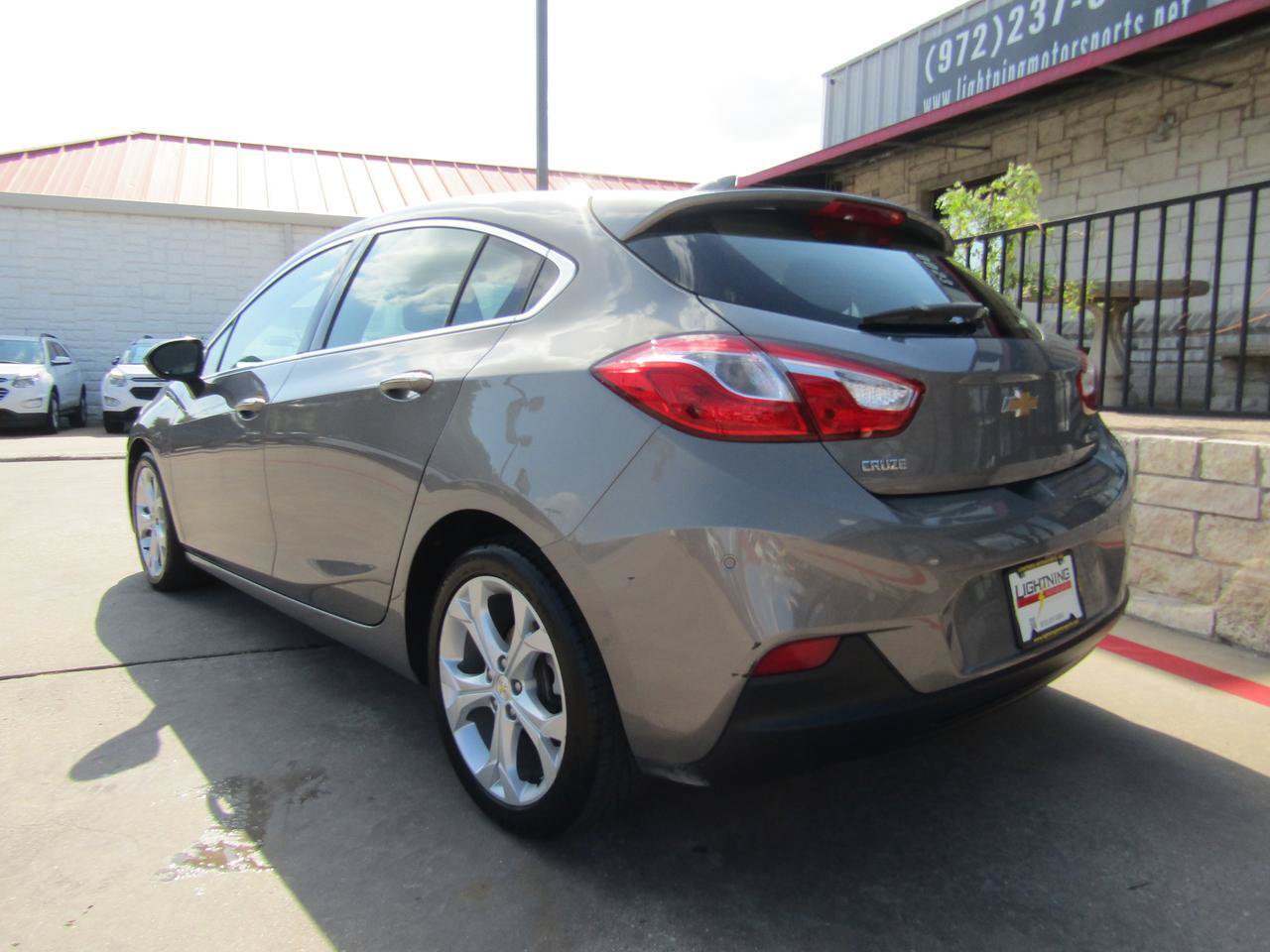 Used 2017 Chevrolet Cruze Premier w/ Enhanced Convenience Package FWD image 3