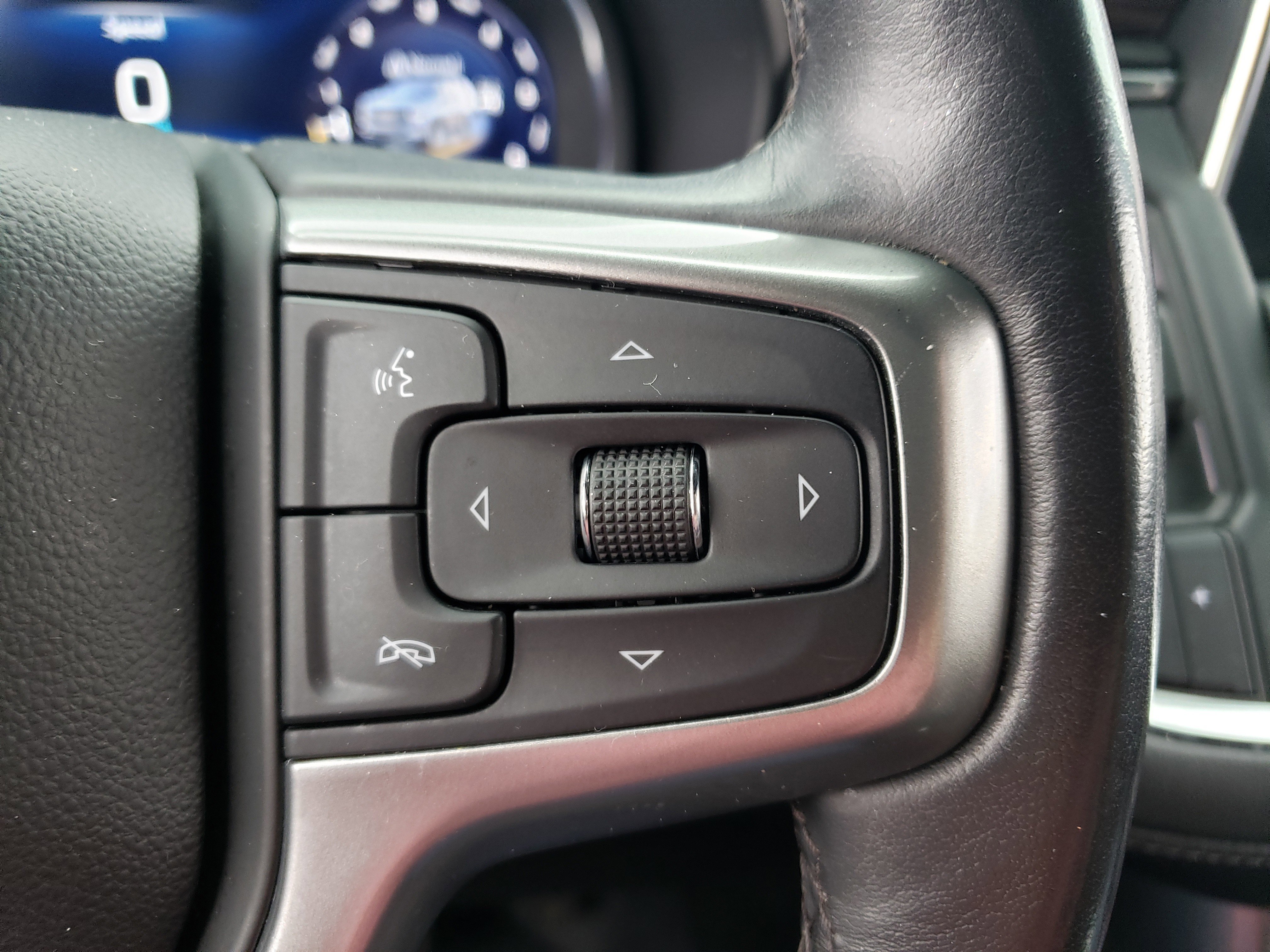 Used 2022 Chevrolet Suburban Z71 w/ Luxury Package image 17