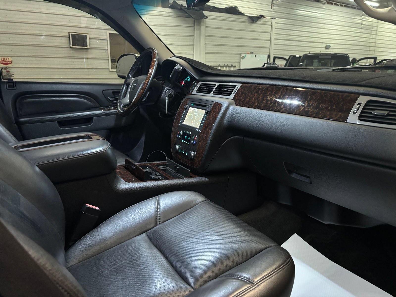 Used 2014 GMC Yukon Denali AWD/4WD image 26