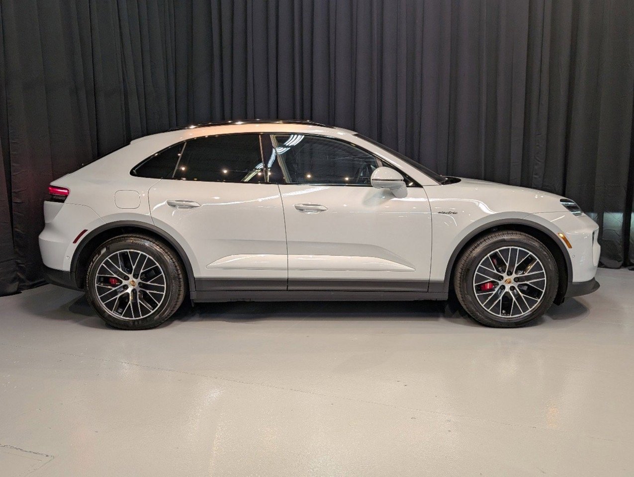 New 2025 Porsche Macan 4S Electric image 8