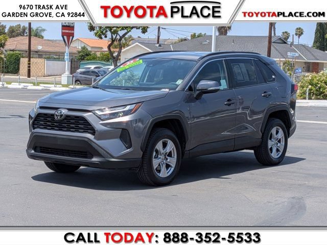 Used 2025 Toyota RAV4 XLE AWD/4WD image 1