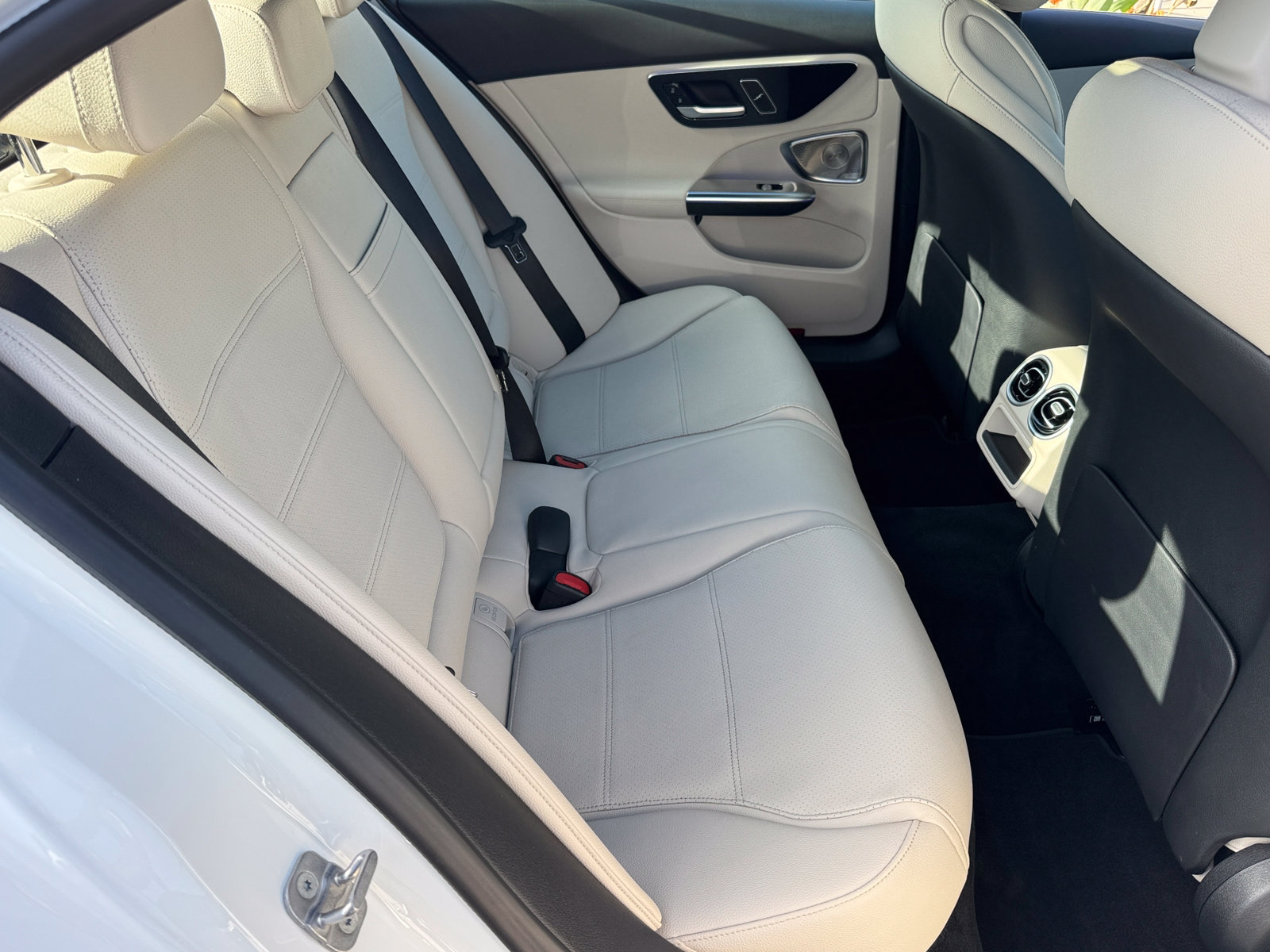 Used 2025 Mercedes-Benz C 300 Sedan image 9