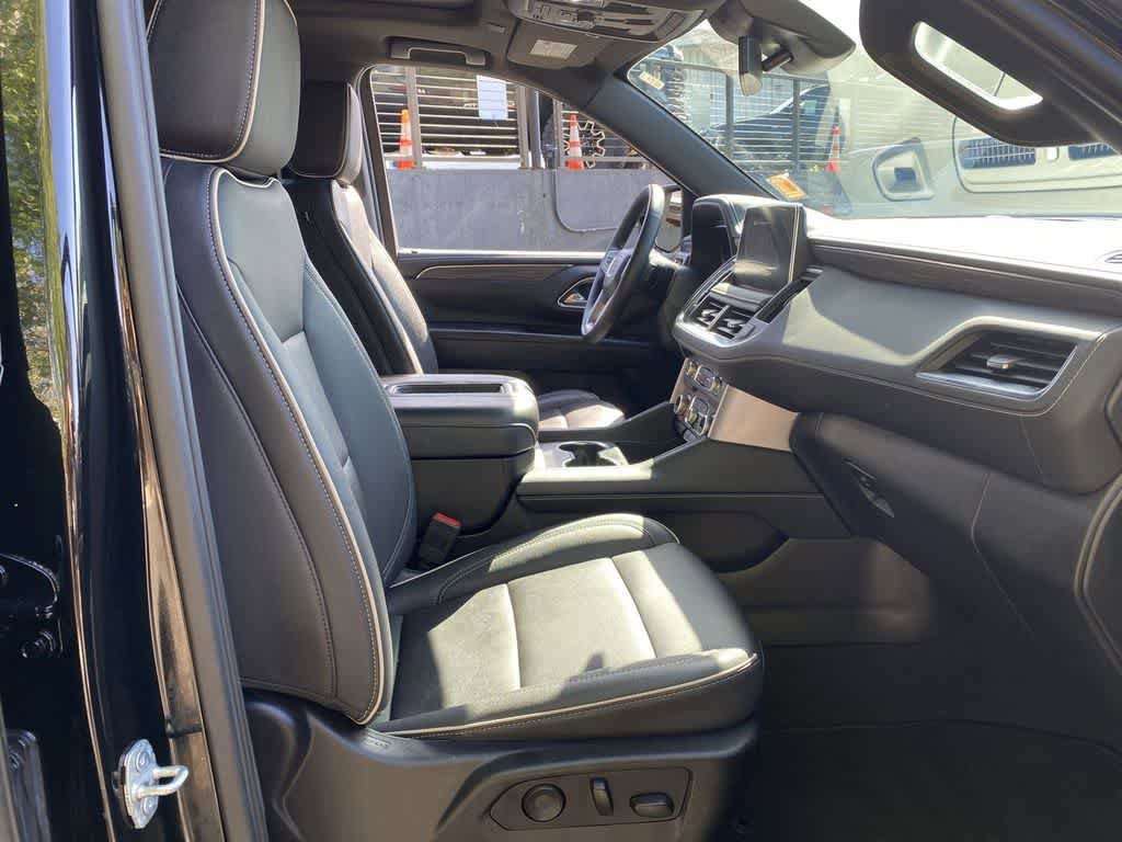 Used 2023 GMC Yukon SLT w/ SLT Premium Package AWD/4WD image 17