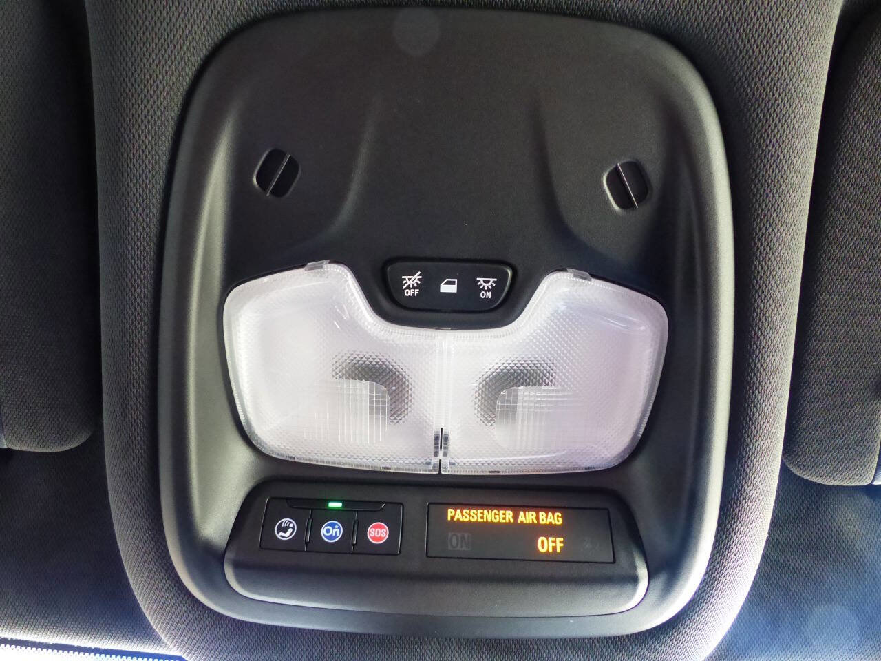 Used 2024 Chevrolet TrailBlazer RS w/ Driver Confidence Package image 32