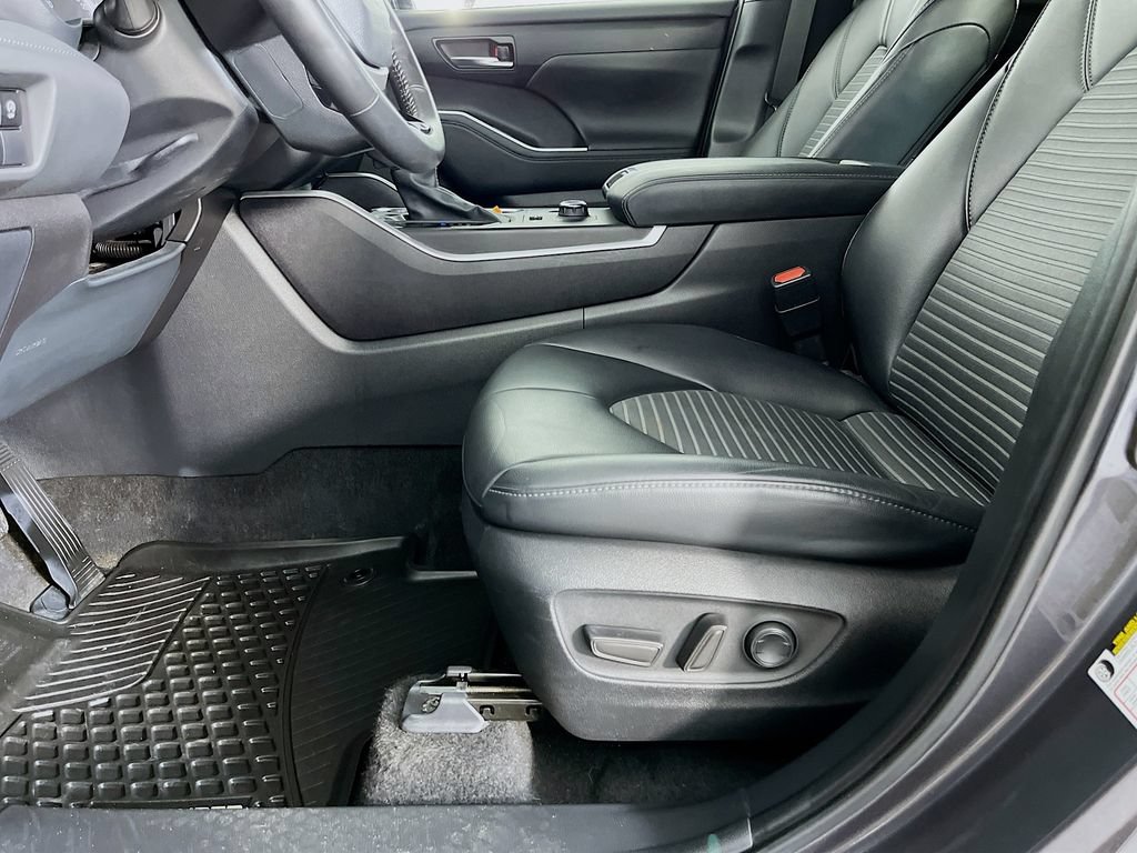 Used 2024 Toyota Highlander XSE AWD/4WD image 28