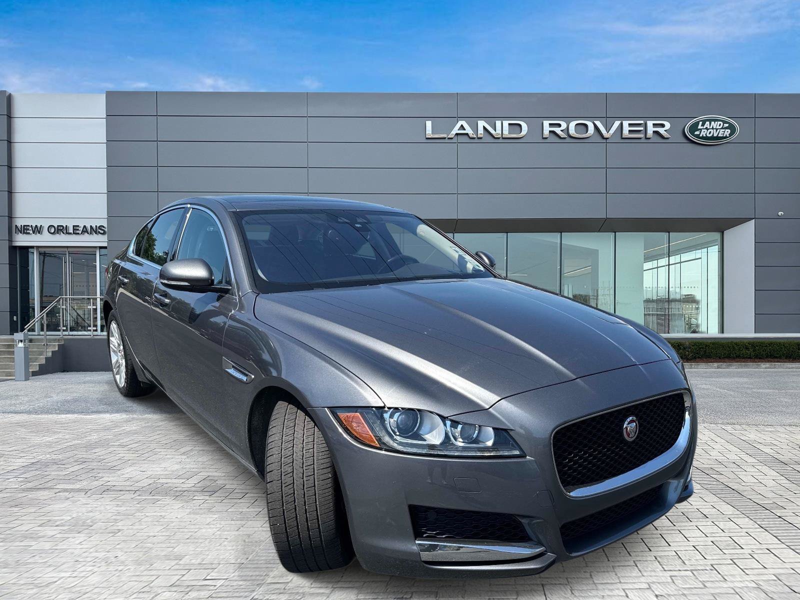 Used 2017 Jaguar XF Premium RWD image 5