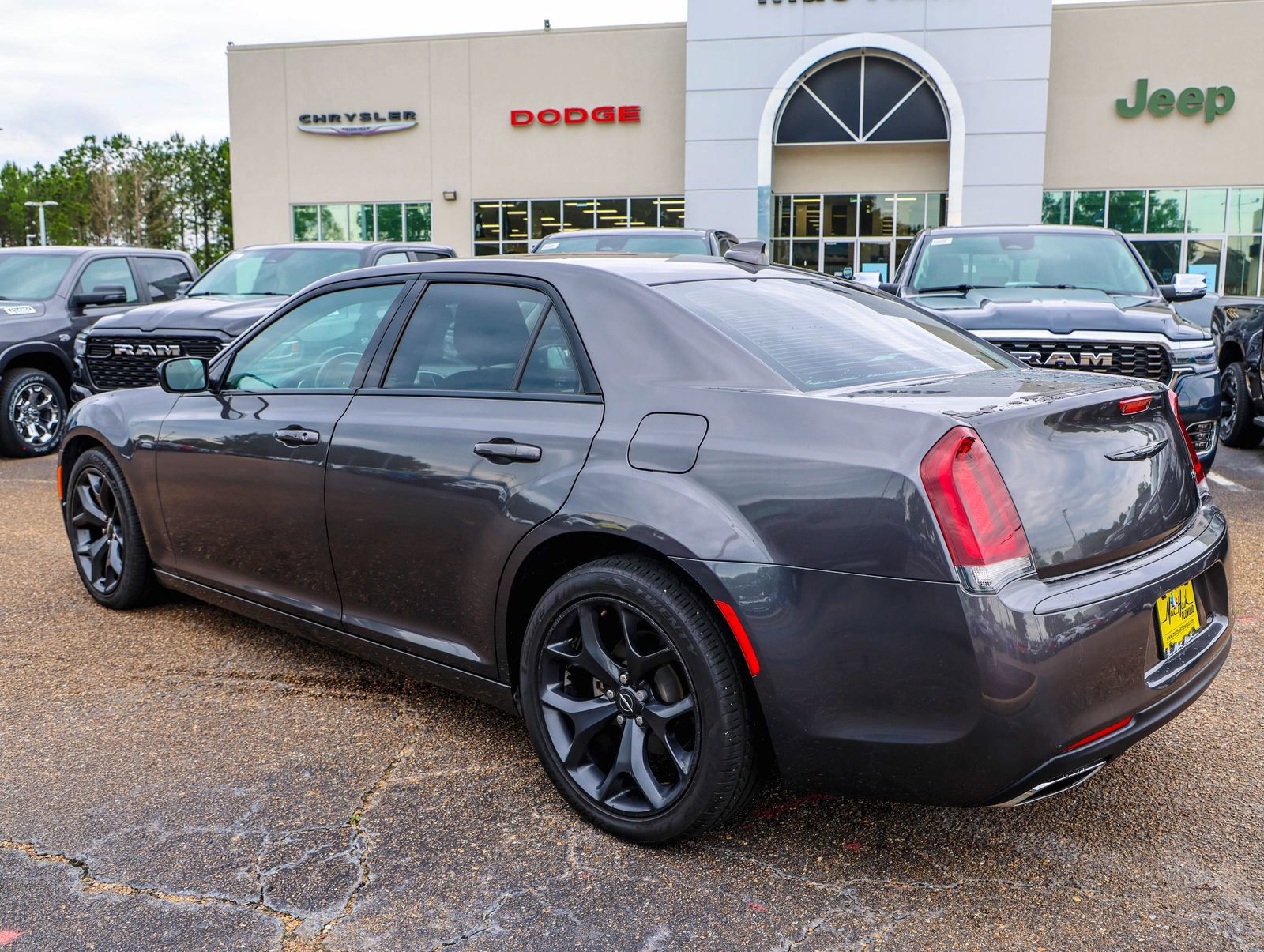 Used 2021 Chrysler 300 Touring w/ Sport Appearance Package RWD image 5