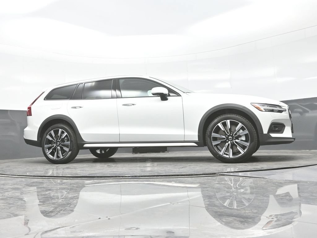New 2026 Volvo V60 B5 Cross Country Ultra w/ Climate Package AWD/4WD image 30