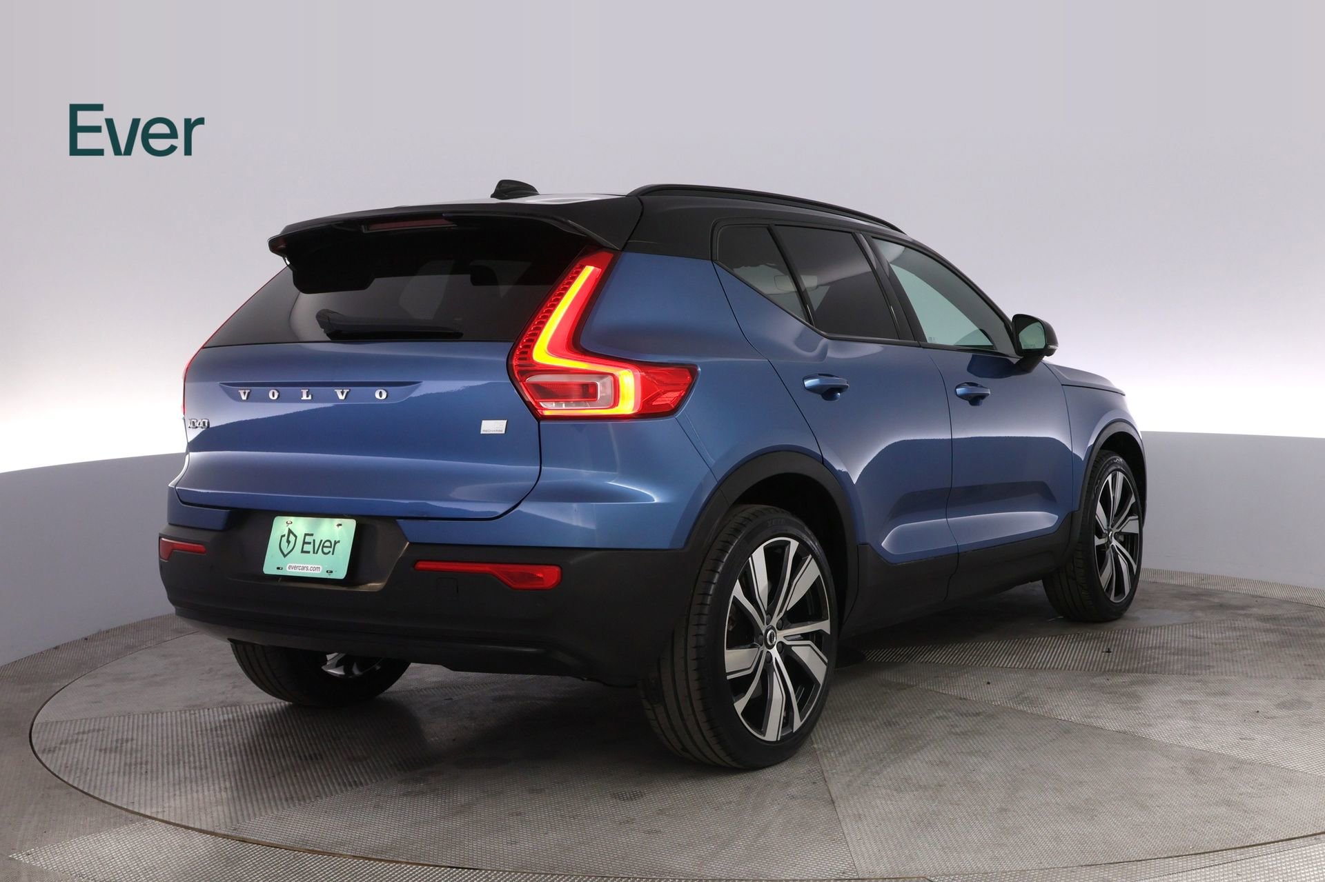 Used 2021 Volvo XC40 P8 Recharge w/ Advanced Package image 3