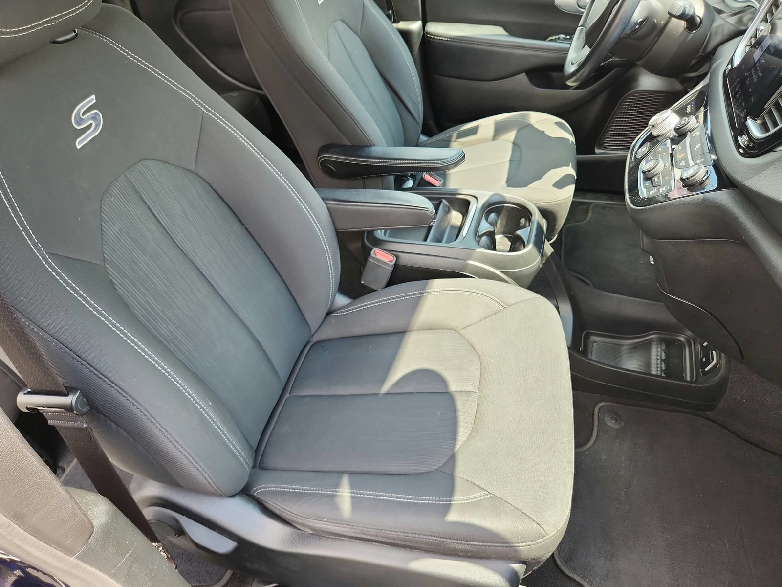 Used 2018 Chrysler Pacifica Touring Plus FWD image 27