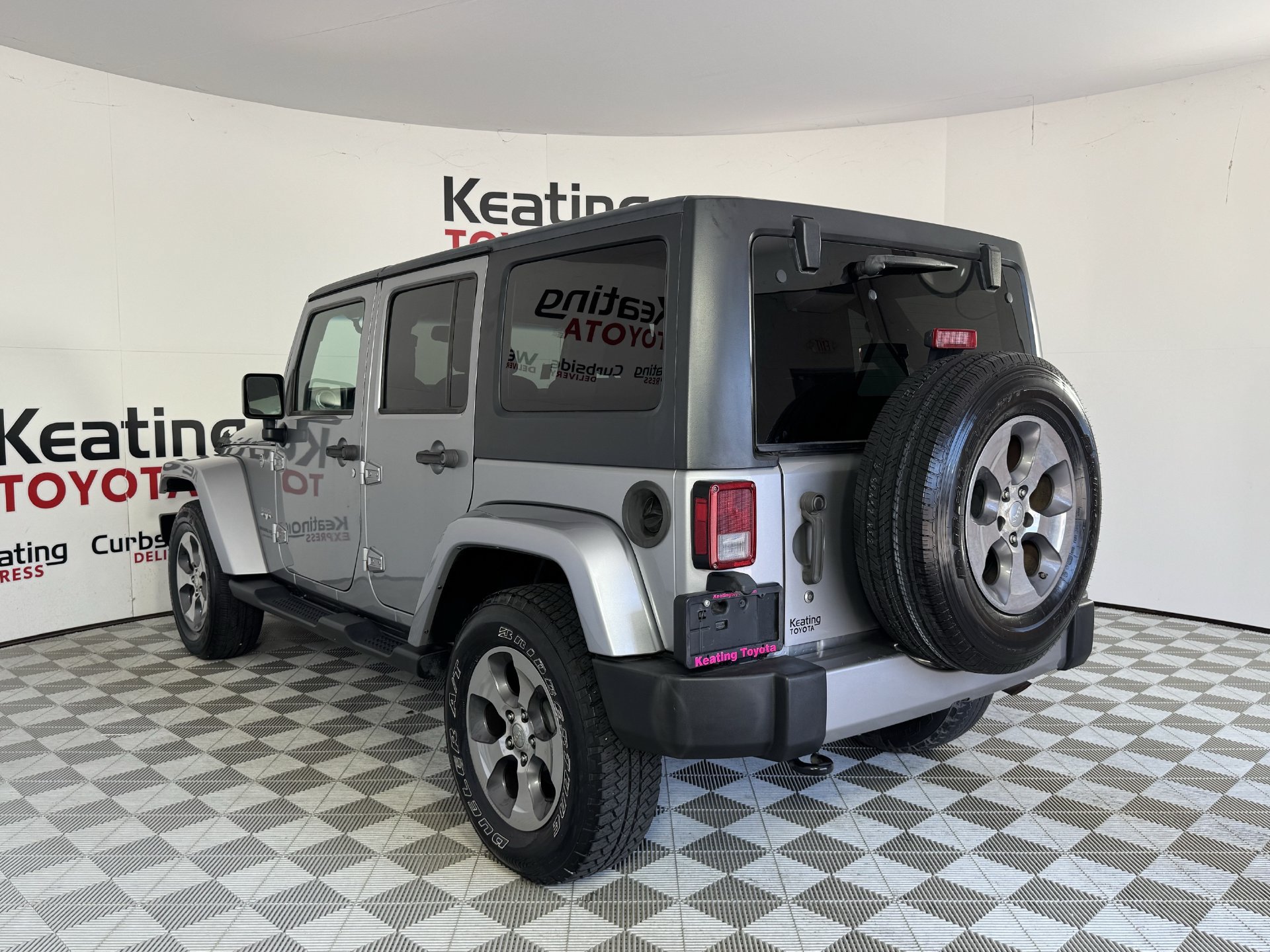 Used 2018 Jeep Wrangler Unlimited Sahara AWD/4WD image 7
