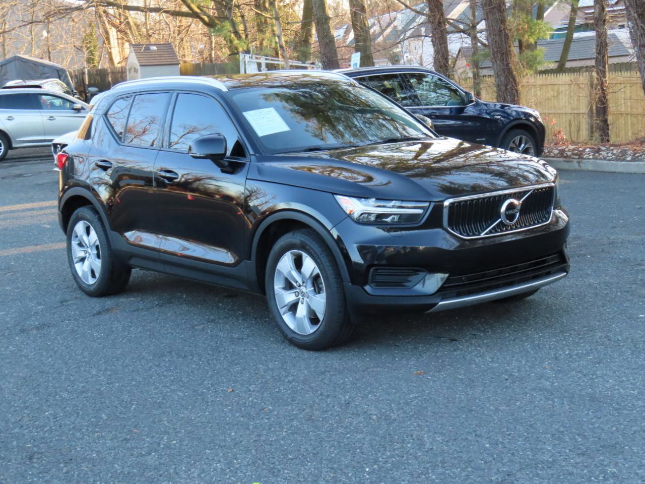 Used 2022 Volvo XC40 T5 Momentum image 22