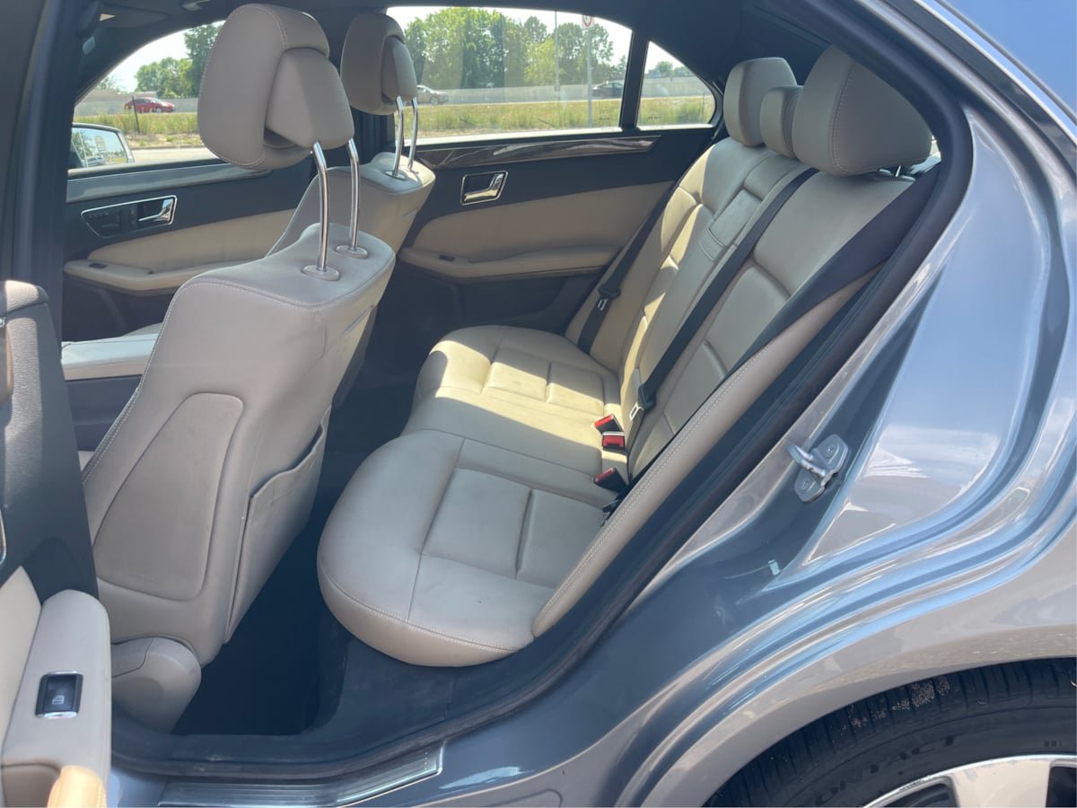 Used 2010 Mercedes-Benz E 350 4MATIC Sedan image 10