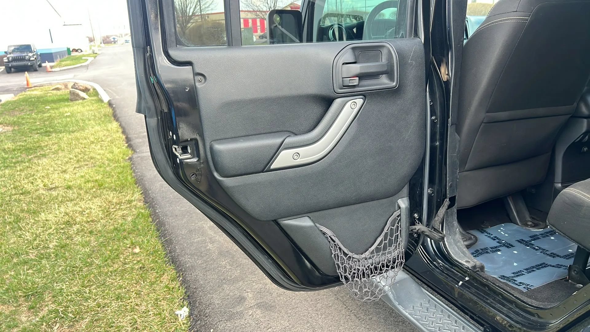 Used 2016 Jeep Wrangler Unlimited Sahara AWD/4WD image 11