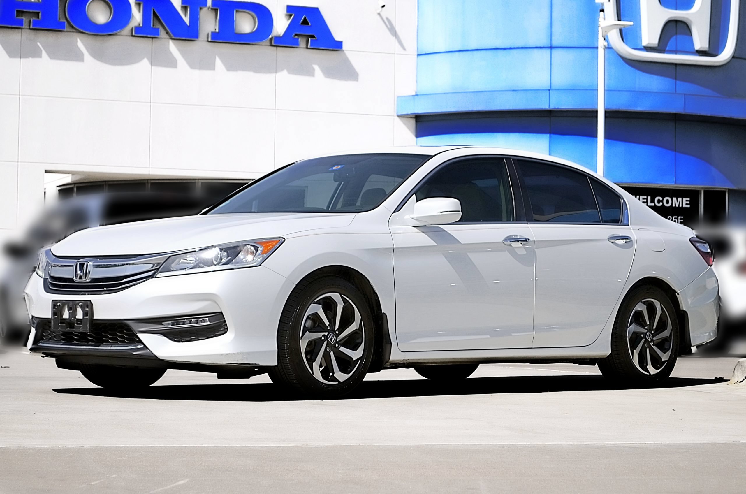 Used 2017 Honda Accord EX-L image 1