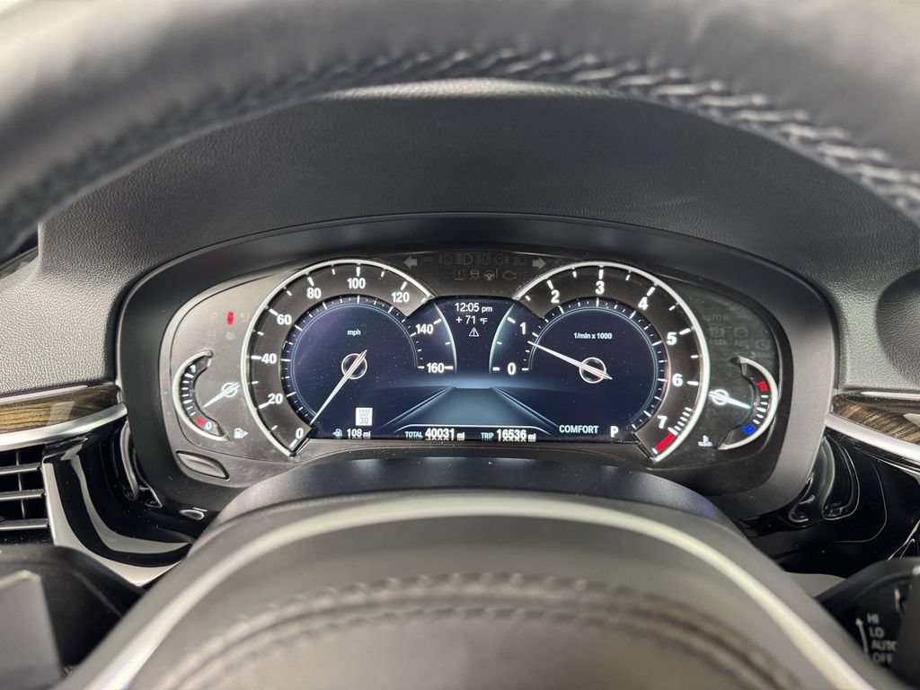 Used 2019 BMW 540i xDrive w/ M Sport Package AWD/4WD image 3