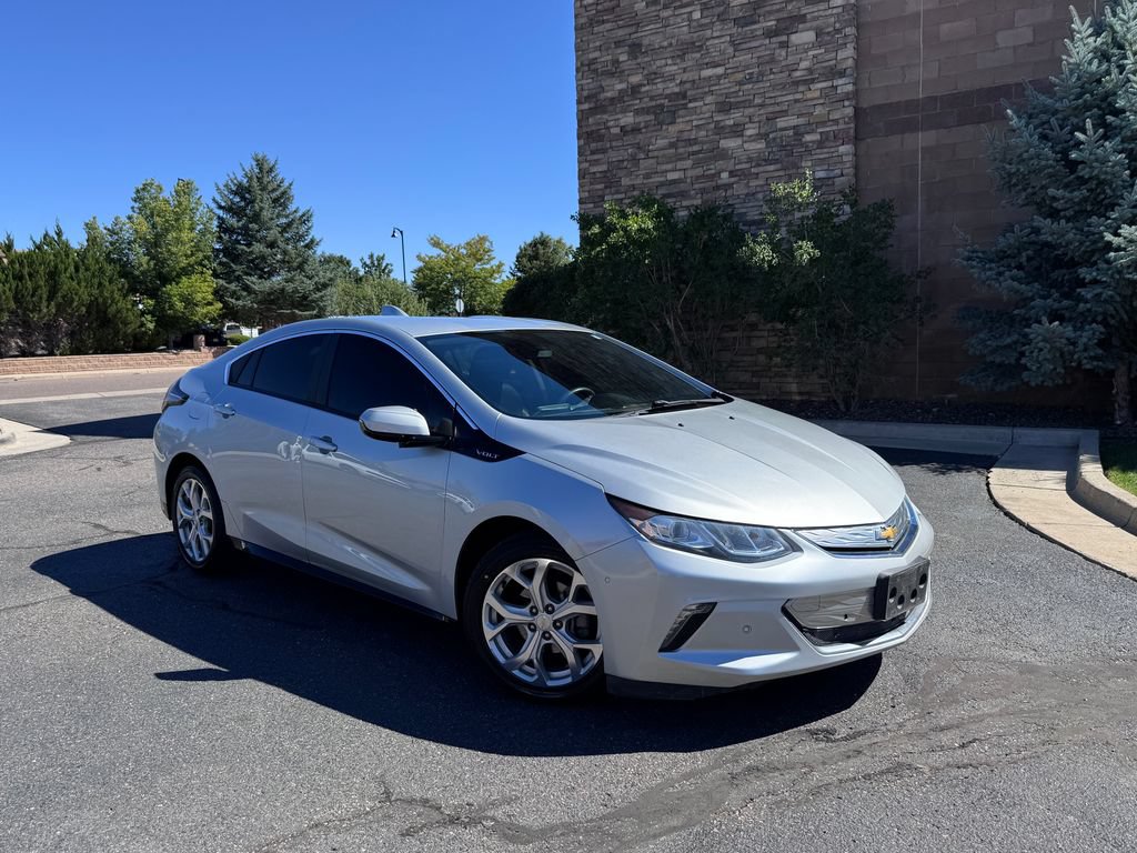 Used 2017 Chevrolet Volt Premier w/ Driver Confidence Package FWD image 2
