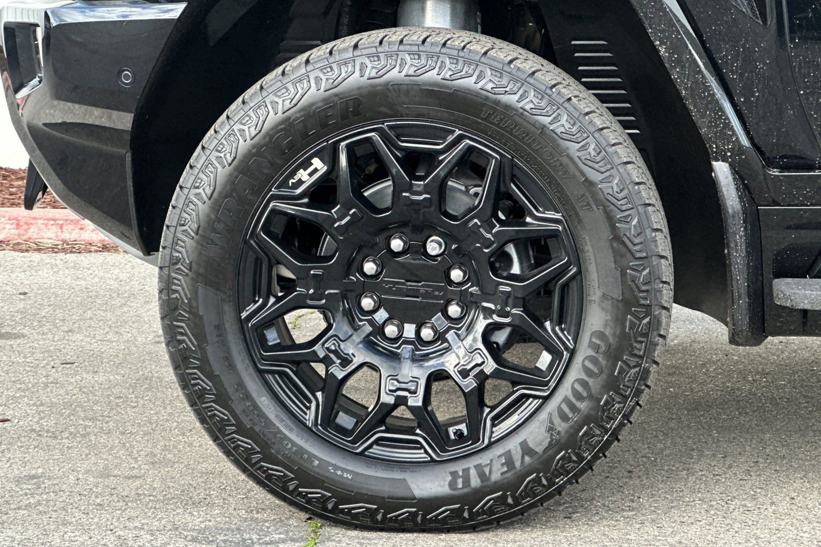New 2025 GMC Hummer EV 2X AWD/4WD image 24