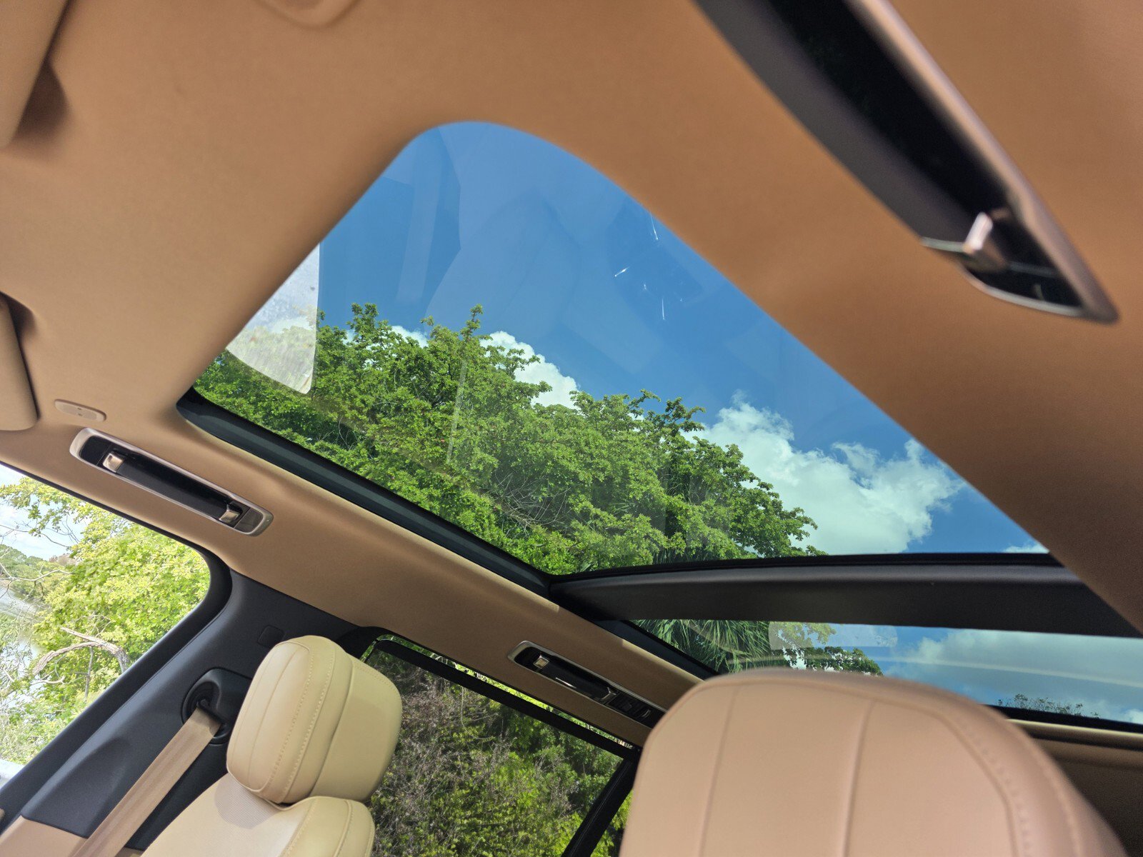 Used 2024 Land Rover Range Rover Long Wheelbase SE image 13