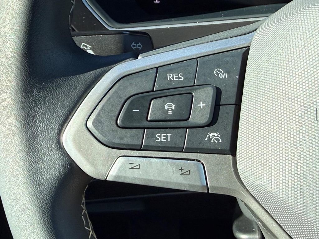 Certified 2024 Volkswagen Tiguan SE image 16