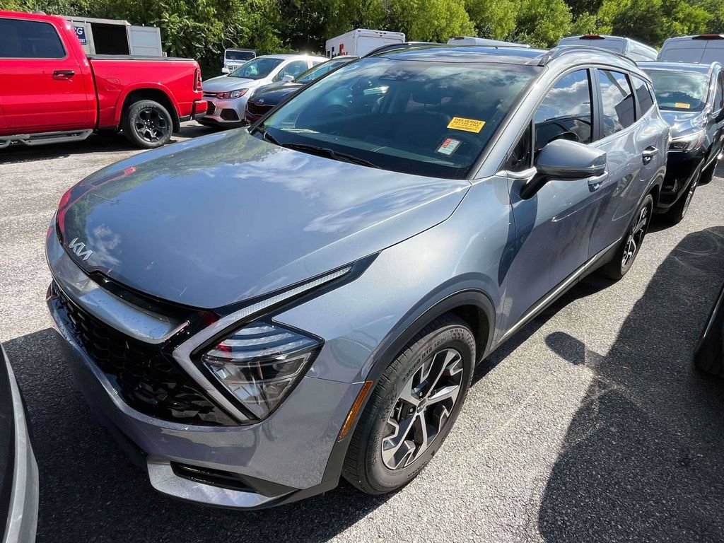 Used 2025 Kia Sportage EX w/ Premium Package FWD image 4