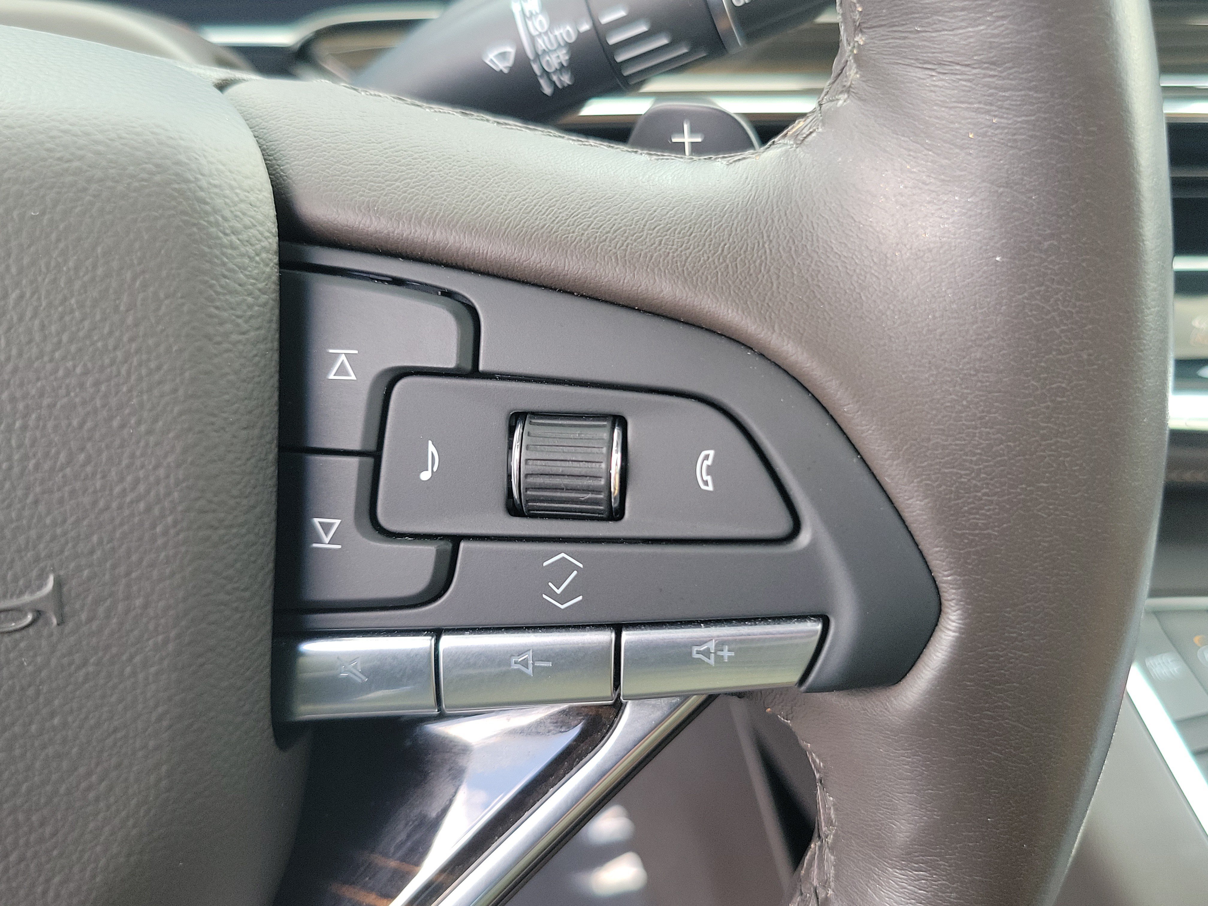 Used 2023 Cadillac Escalade Premium Luxury w/ LPO, Radiant Package AWD/4WD image 24