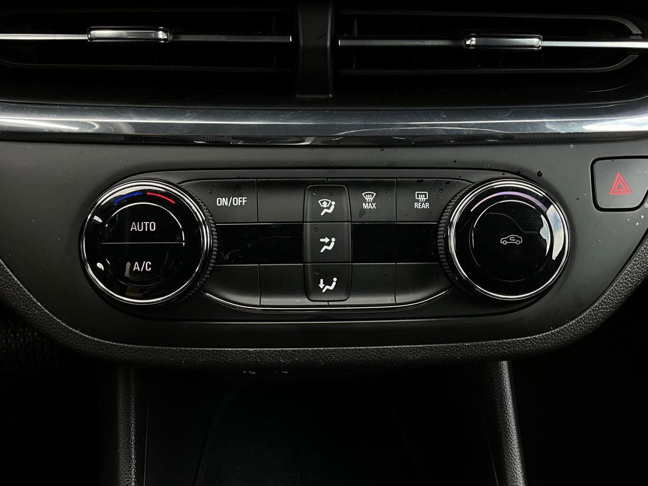 Used 2025 Buick Envista Preferred image 26