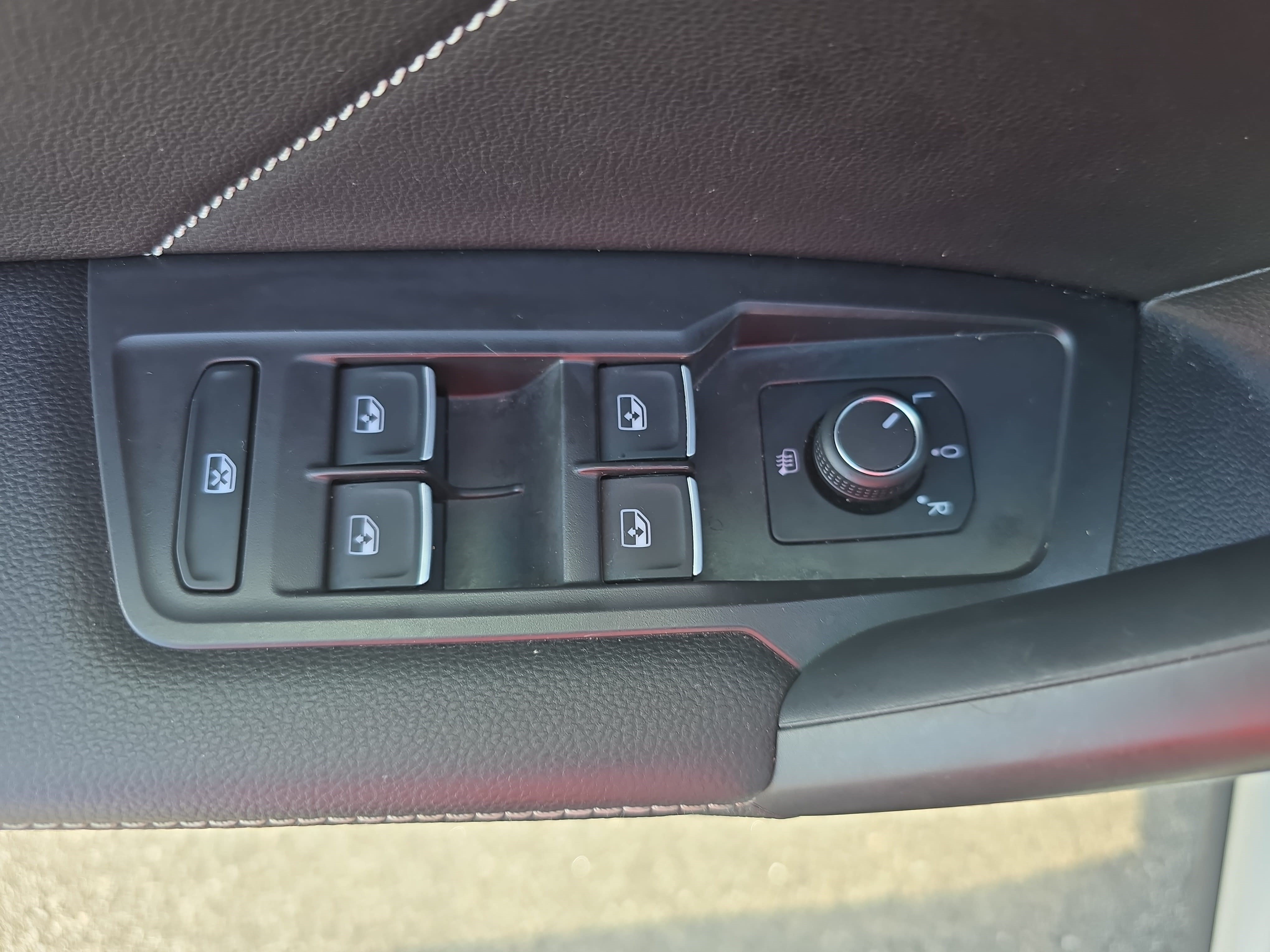 Used 2022 Volkswagen Tiguan SE R-Line AWD/4WD image 28