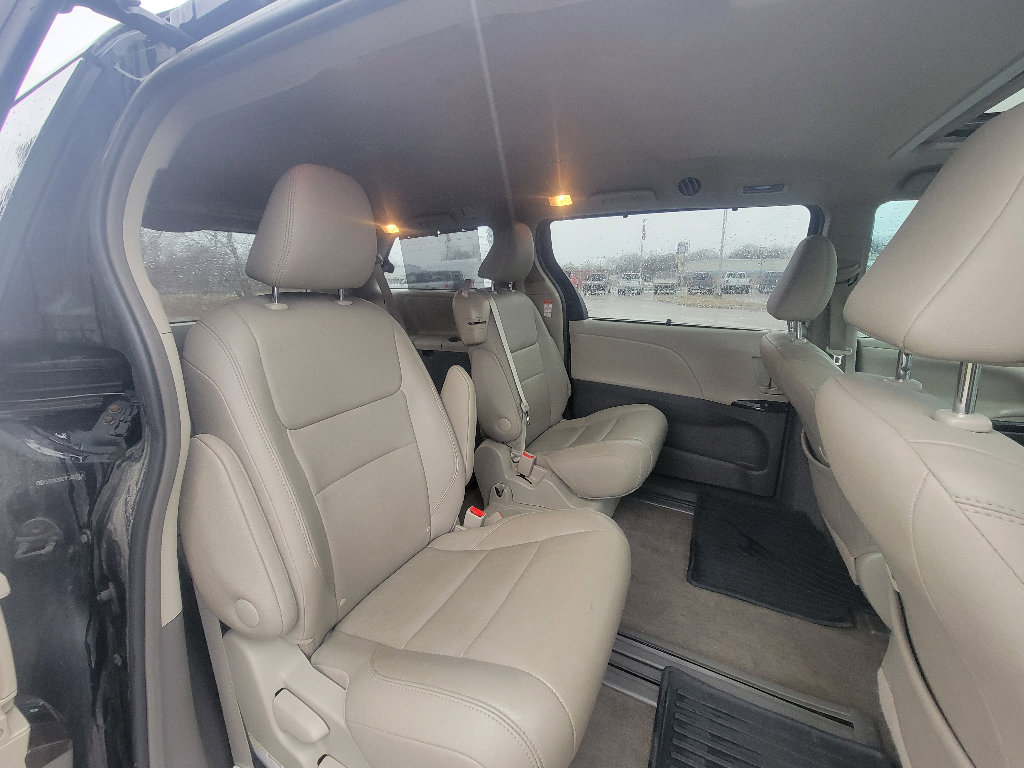 Used 2015 Toyota Sienna XLE w/ XLE Navigation Package image 32