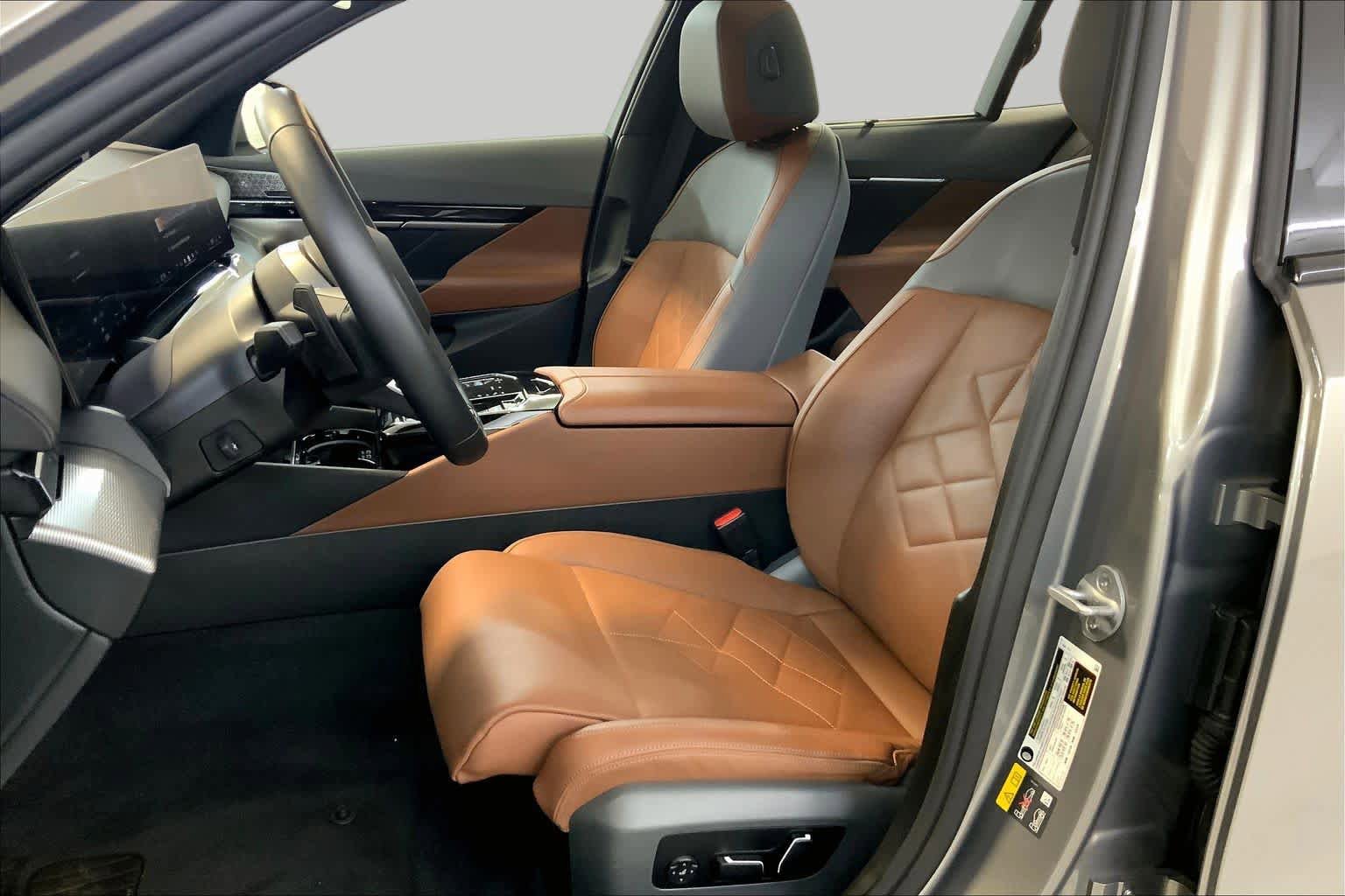 Used 2025 BMW i5 xDrive40 w/ Executive Package AWD/4WD image 7