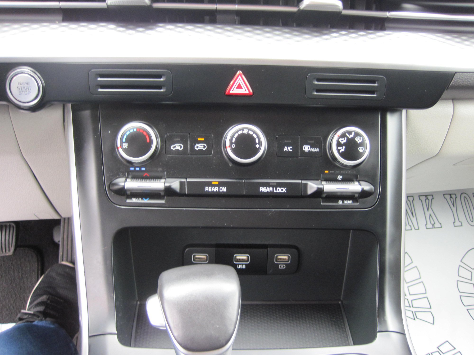 Used 2024 Kia Carnival LX FWD image 15