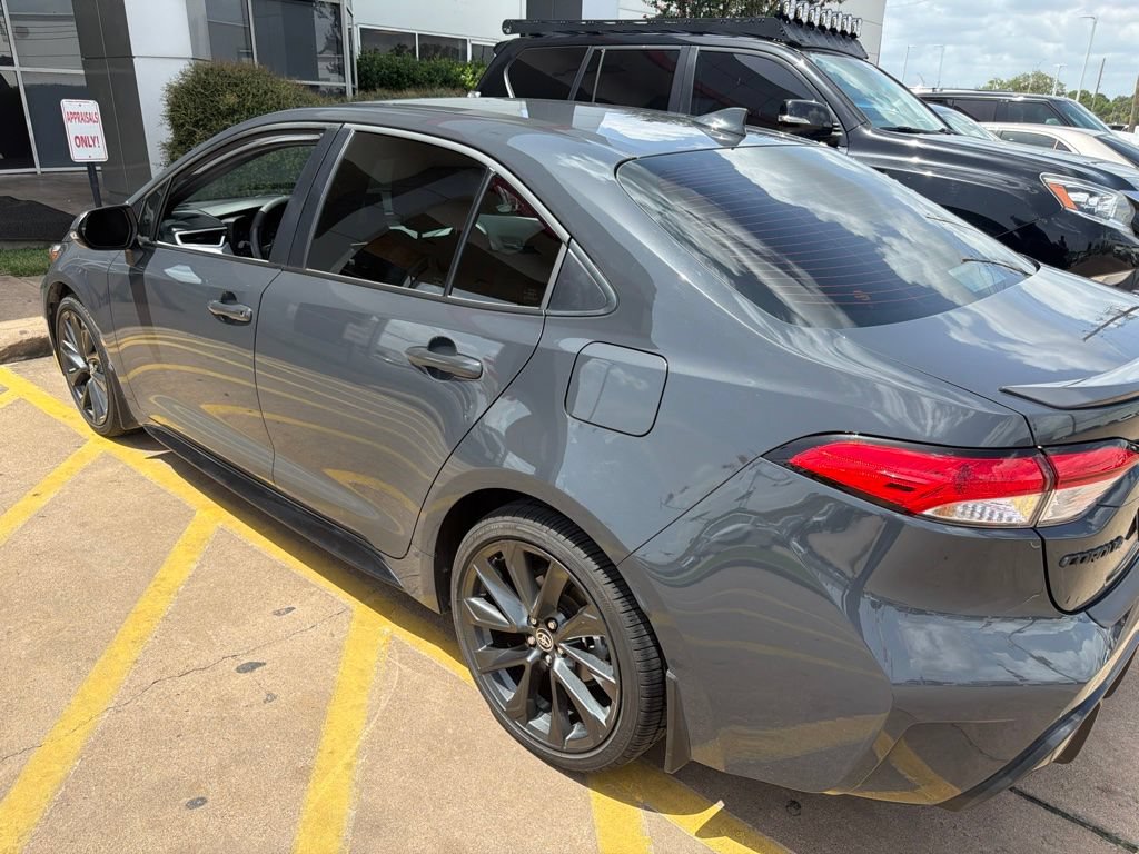 Used 2025 Toyota Corolla SE FWD image 3