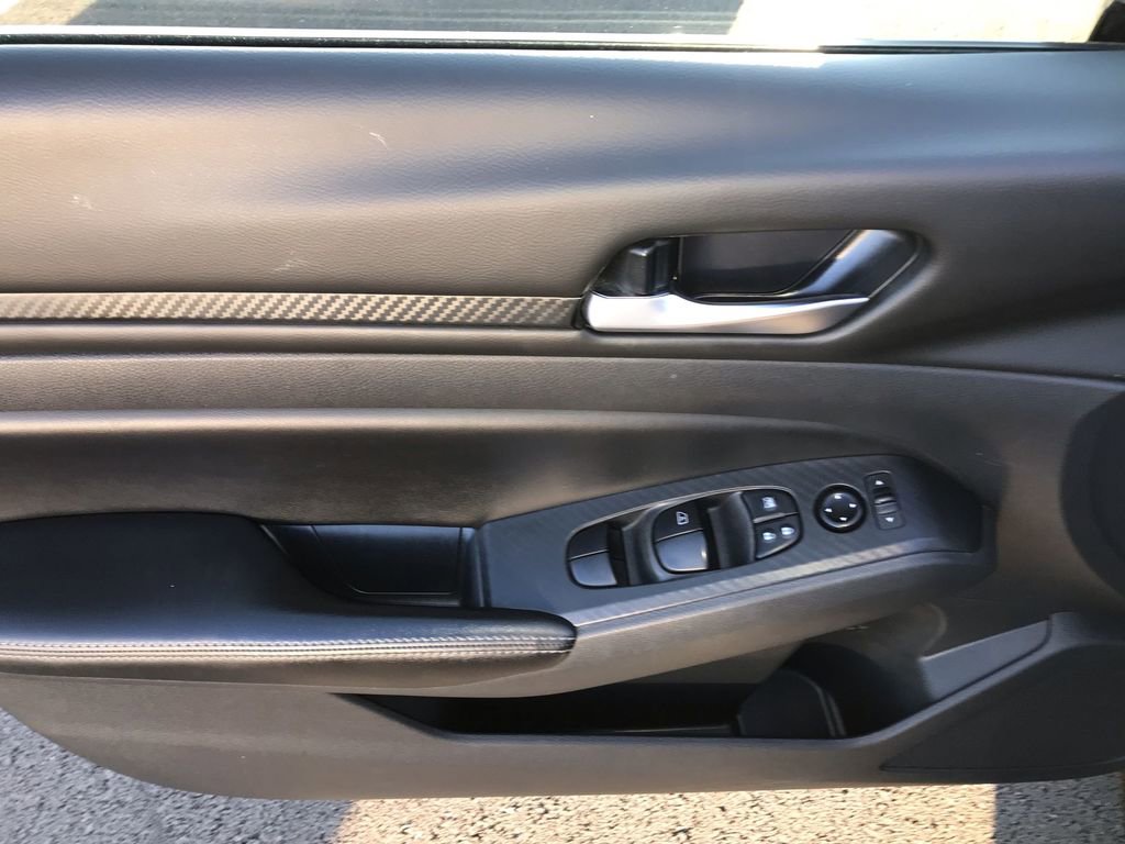 Used 2024 Nissan Altima 2.5 SV image 13