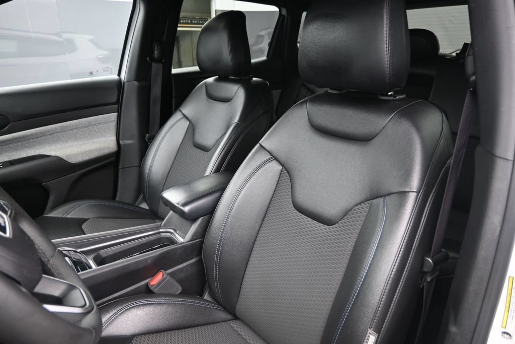 Used 2024 Jeep Compass Latitude AWD/4WD image 11