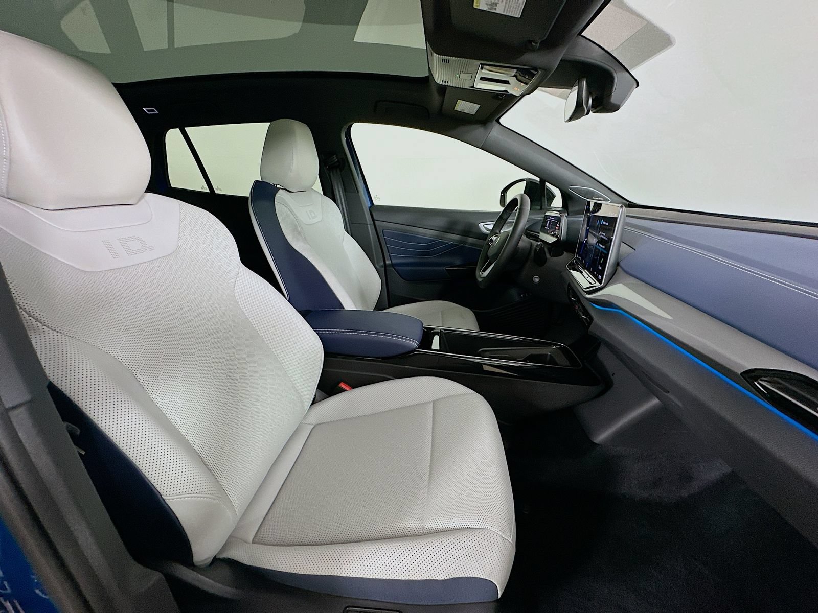 Certified 2025 Volkswagen ID.4 Pro S Plus w/ ID.4 Black Package AWD/4WD image 42