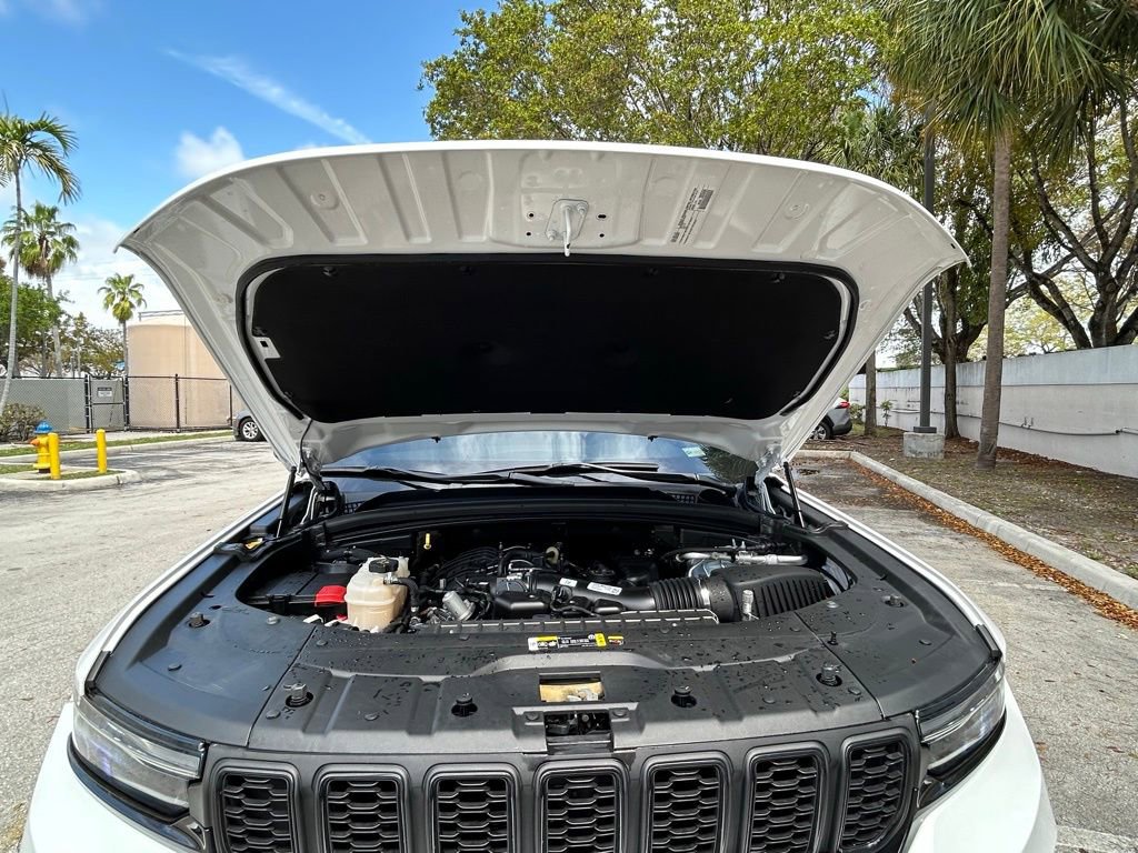 Used 2024 Jeep Grand Cherokee Altitude image 29