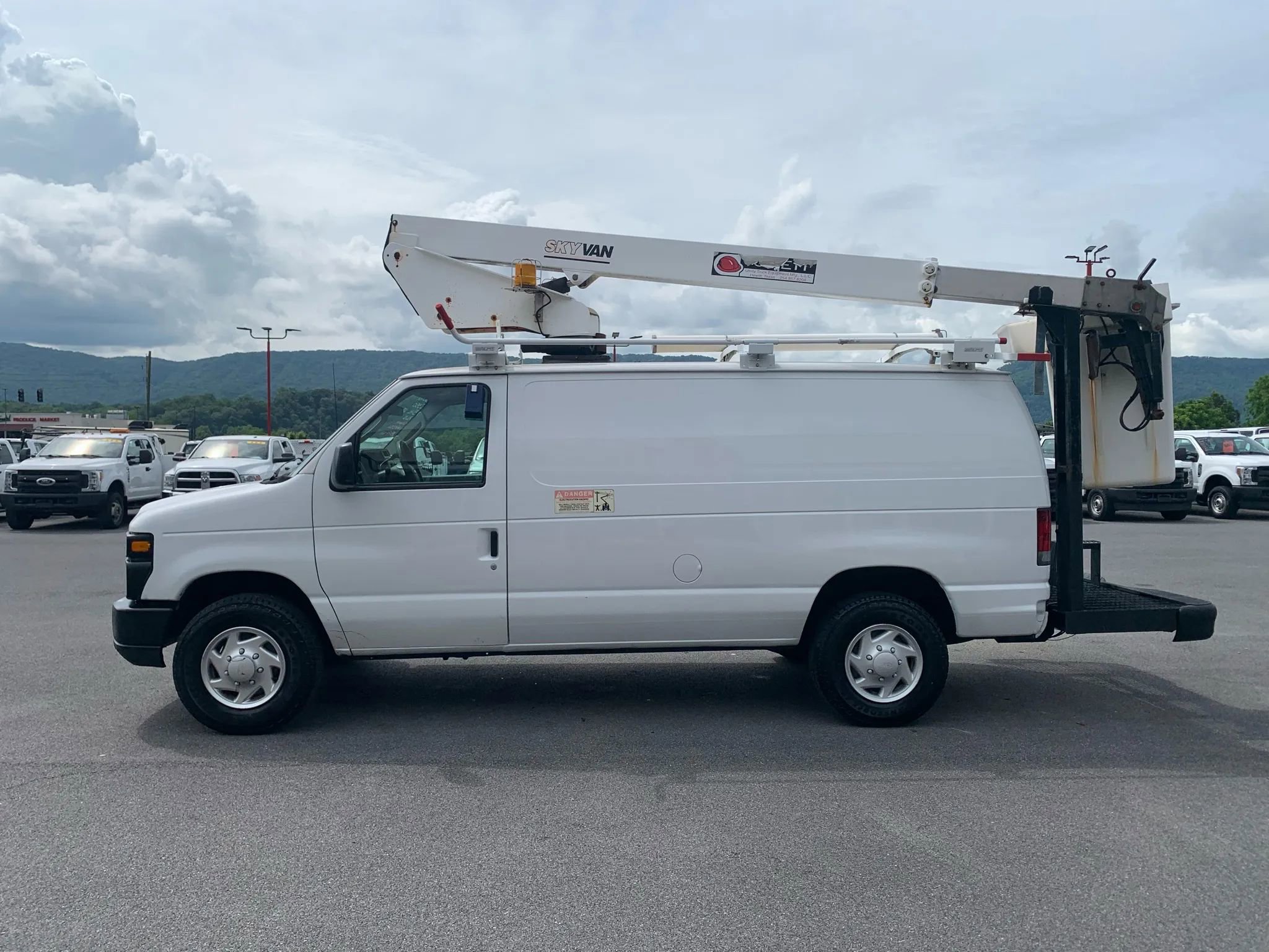 Used 2012 Ford E-350 and Econoline 350 Super Duty w/ Commercial Cargo Van Pkg RWD image 5