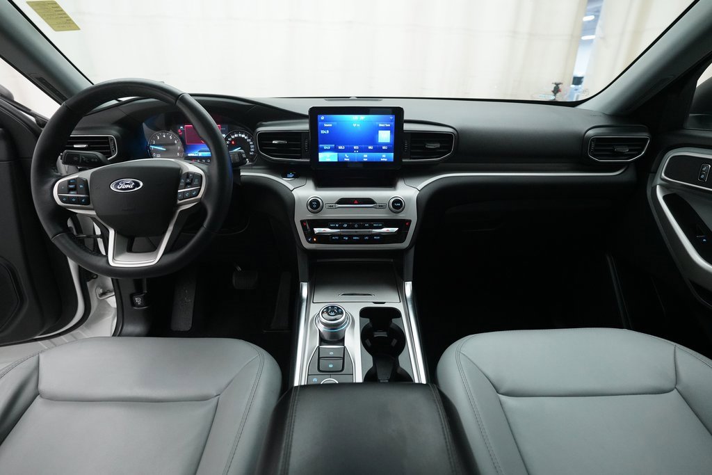 Used 2021 Ford Explorer XLT w/ XLT Sport Appearance Package image 5