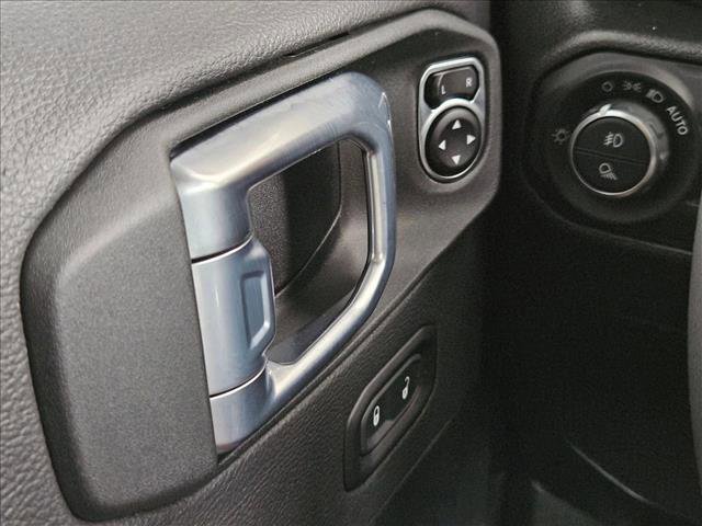 Used 2023 Jeep Gladiator Overland AWD/4WD image 17