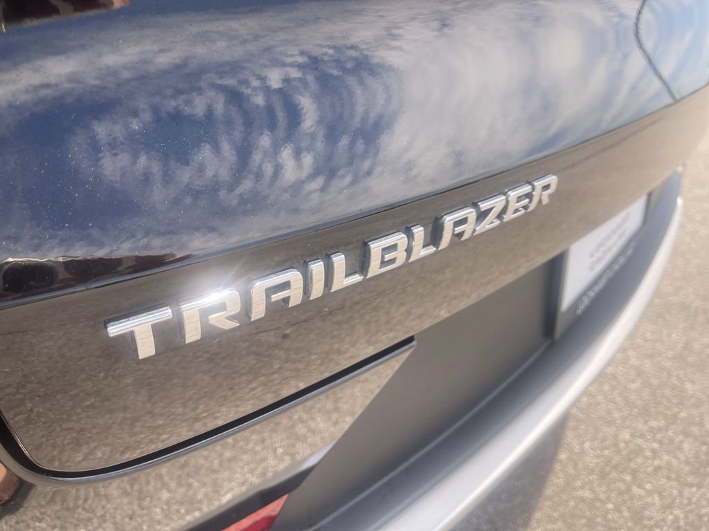 Used 2023 Chevrolet TrailBlazer LT FWD image 12