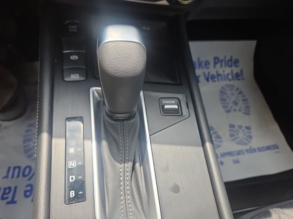 Used 2025 Nissan Kicks SV AWD/4WD image 24