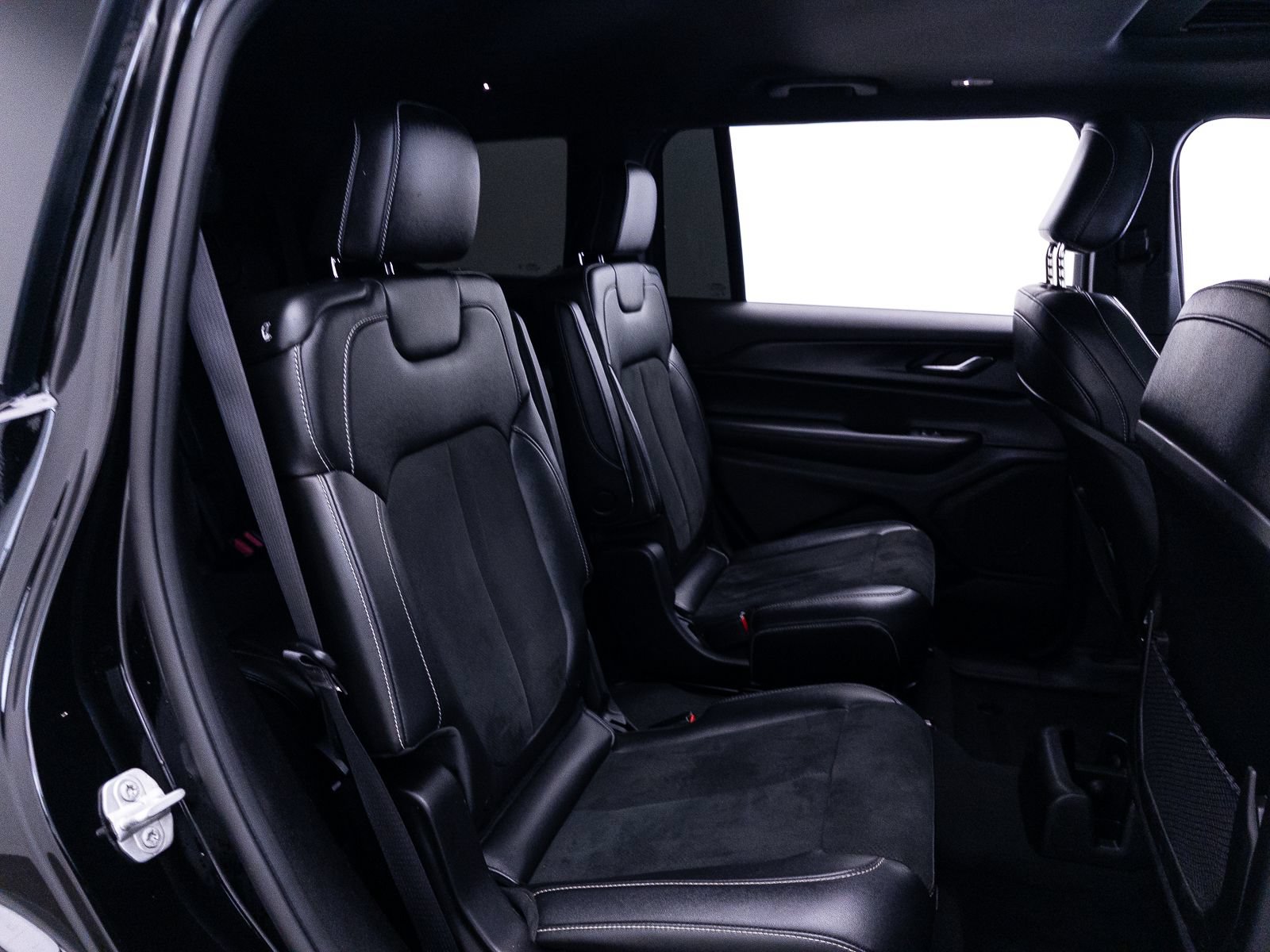 Used 2024 Jeep Grand Cherokee L Altitude RWD image 41