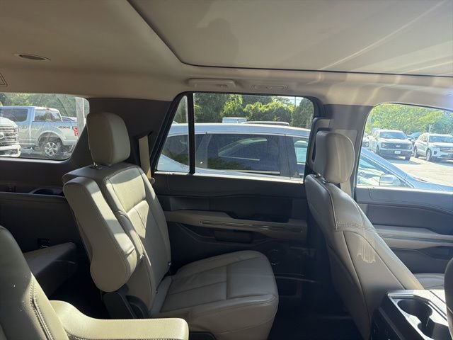 Used 2020 Ford Expedition Max XLT w/ Equipment Group 202A RWD image 11