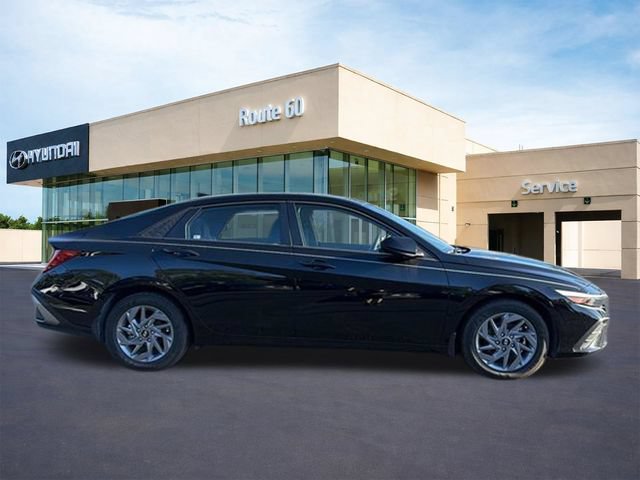 Used 2025 Hyundai Elantra Hybrid FWD image 8