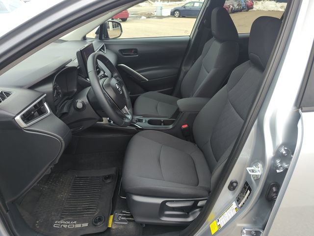Used 2024 Toyota Corolla Cross LE image 12