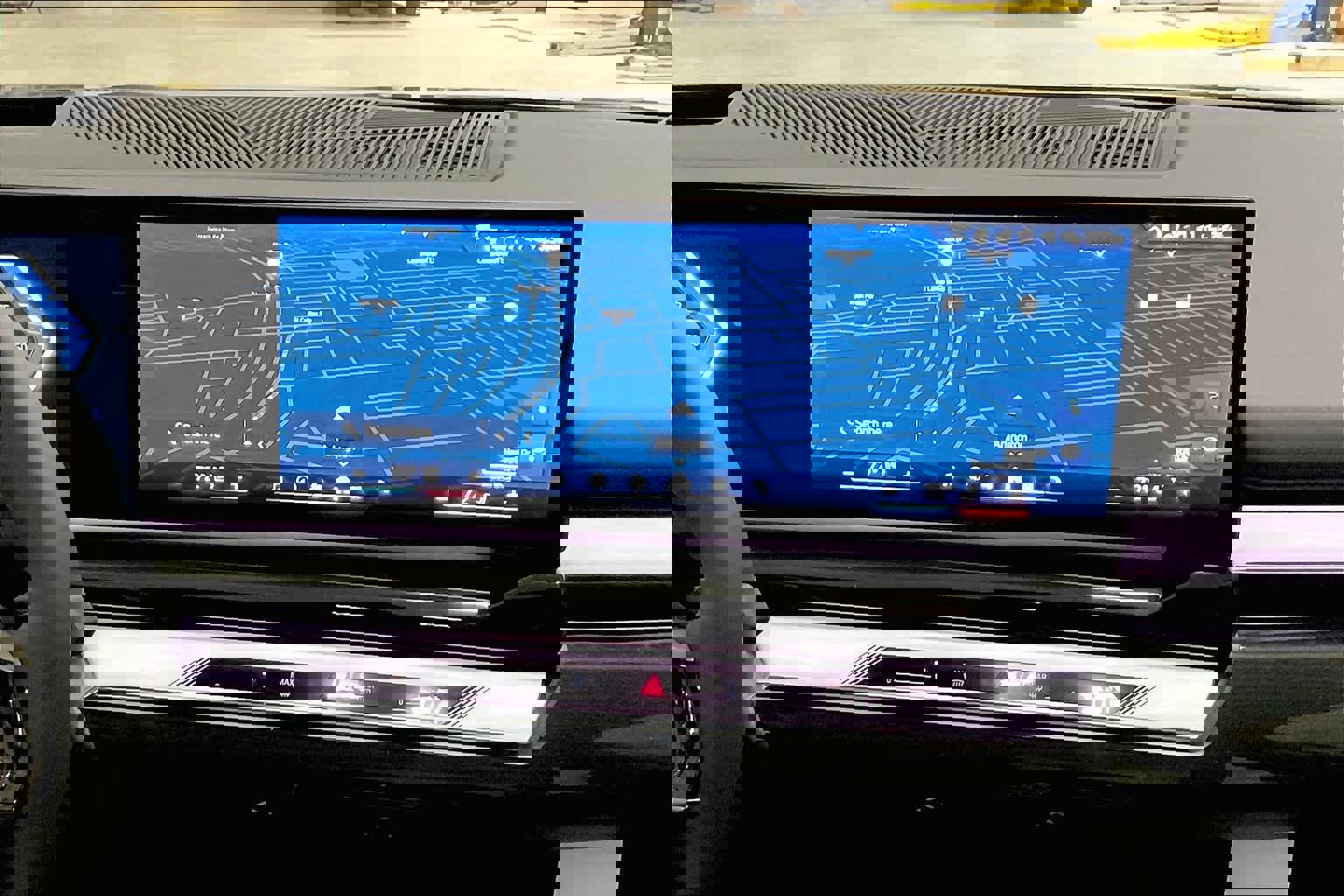 Used 2025 BMW i5 eDrive40i w/ Premium Package image 6